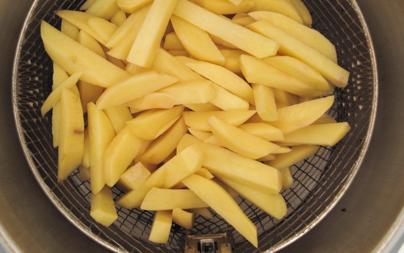 Réaliser des frites à la friteuse